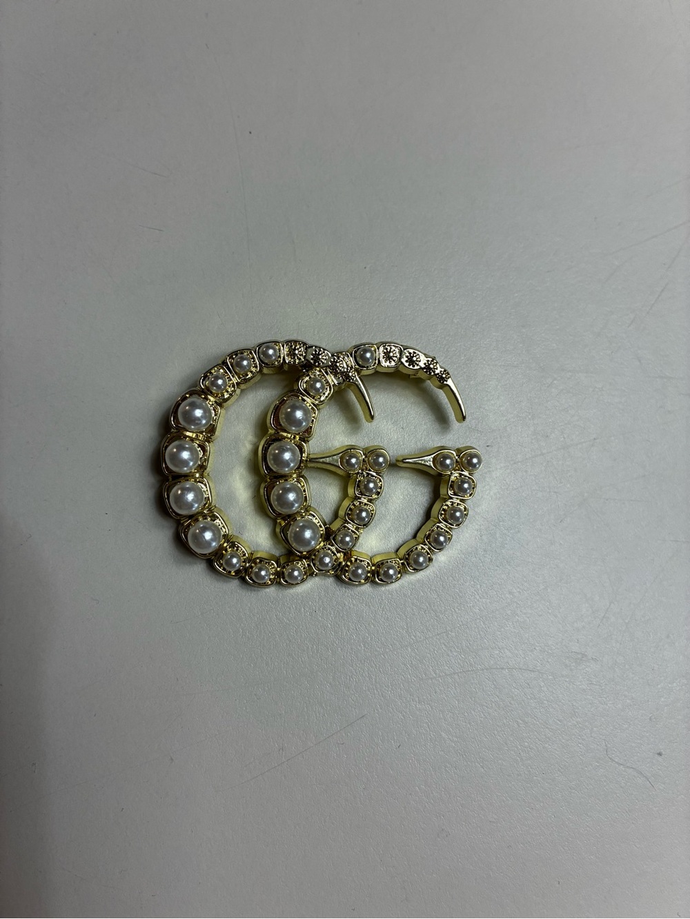 Gucci stamped Gold-Tone Pearl Double G Brooch - Picture 4 of 5